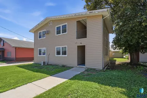511 517 Main St S, Lennox, SD 57039
