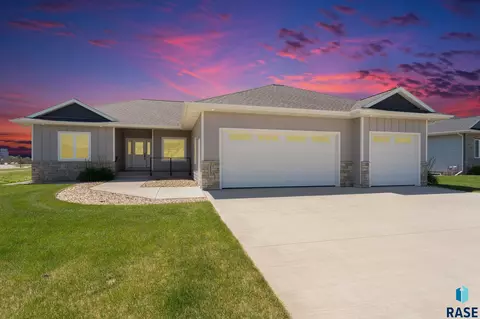 113 Central Park Ct, Harrisburg, SD 57032