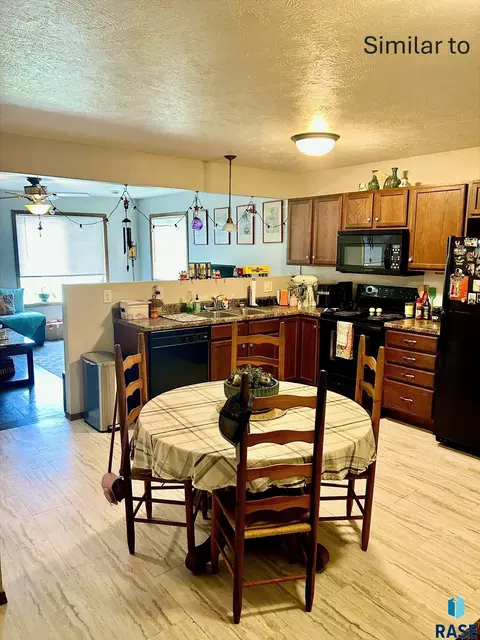 Kitchen - 330 Arianna Pl, Tea, SD 57064 photo 4 of 5