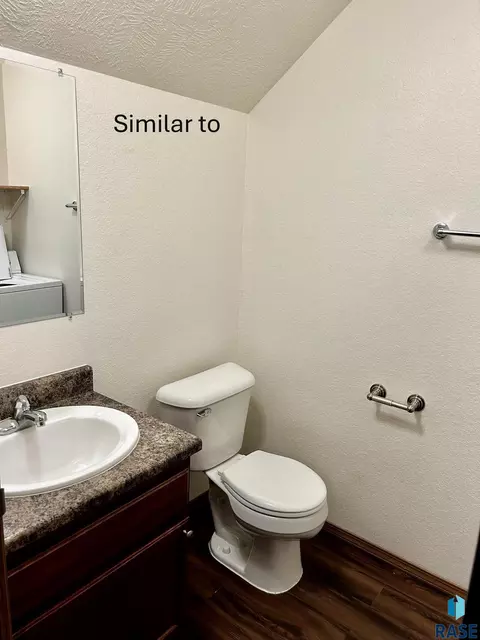 Bath - 335 Arianna Pl, Tea, SD 57064 photo 1 of 6