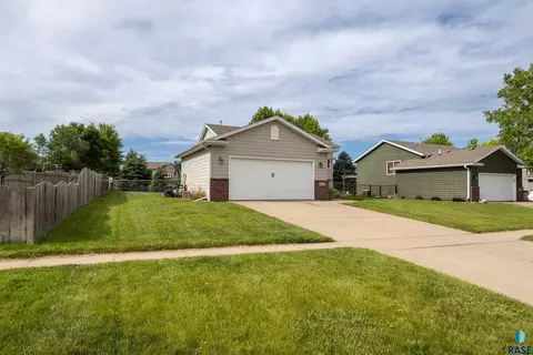 5805 W Teem St, Sioux Falls, SD 57107