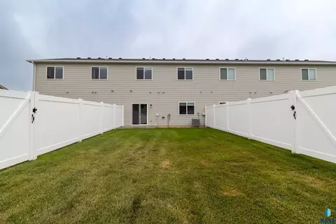 Exterior - 2504 E Copalis Pl, Sioux Falls, SD 57108 photo 3 of 3