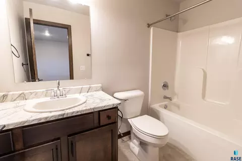 Bath - 2504 E Copalis Pl, Sioux Falls, SD 57108 photo 3 of 3