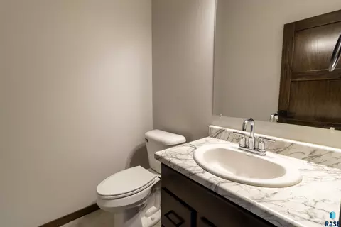 Bath - 2504 E Copalis Pl, Sioux Falls, SD 57108 photo 2 of 3