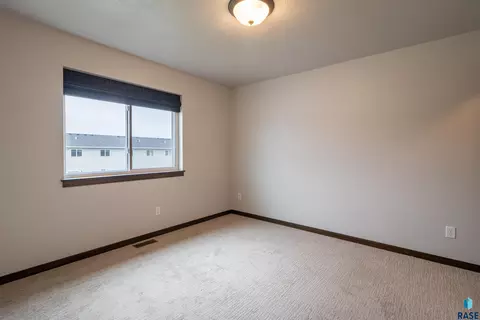 Bedroom - 2504 E Copalis Pl, Sioux Falls, SD 57108 photo 3 of 7