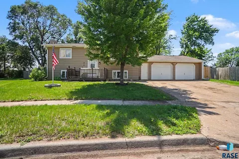 916 S Patrician Ct, Brandon, SD 57005