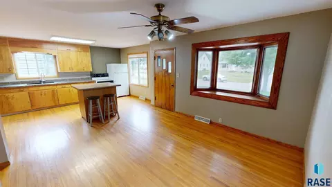 1313 2nd St, Brookings, SD 57006 photo 4