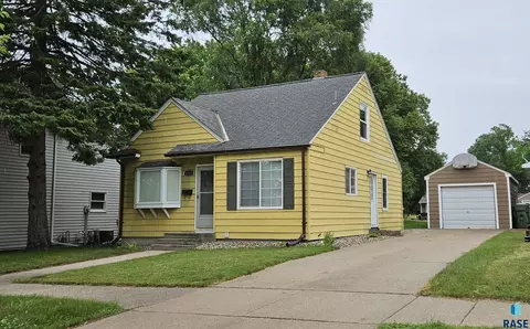 1313 2nd St, Brookings, SD 57006