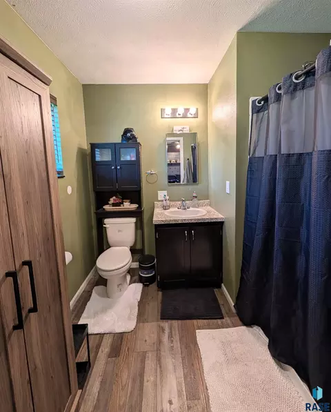 Bath - 421 6th St SE, Highmore, SD 57345 photo 4 of 5