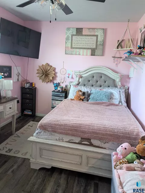 Bedroom - 421 6th St SE, Highmore, SD 57345 photo 5 of 8