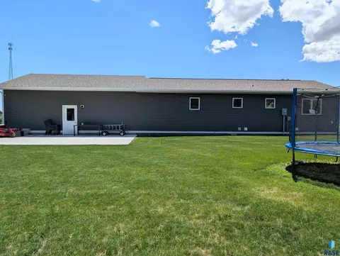 Exterior - 421 6th St SE, Highmore, SD 57345 photo 4 of 4