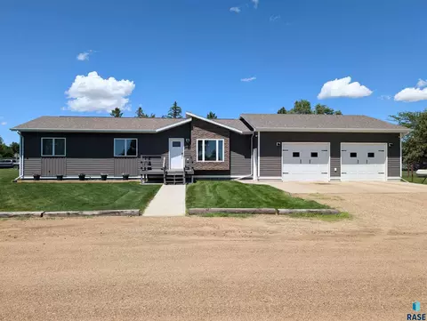 421 6th St SE, Highmore, SD 57345