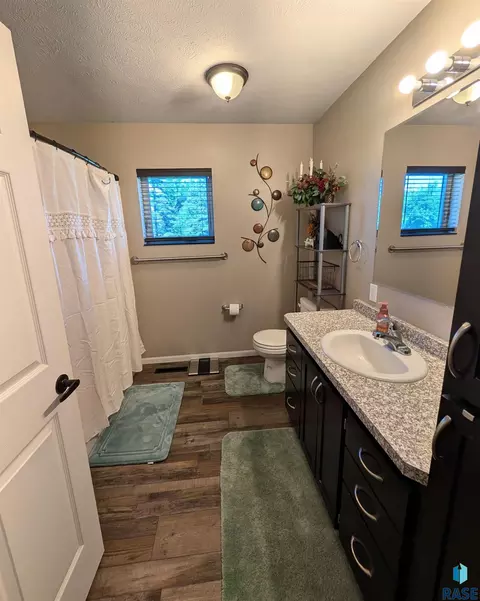 Bath - 421 6th St SE, Highmore, SD 57345 photo 3 of 5