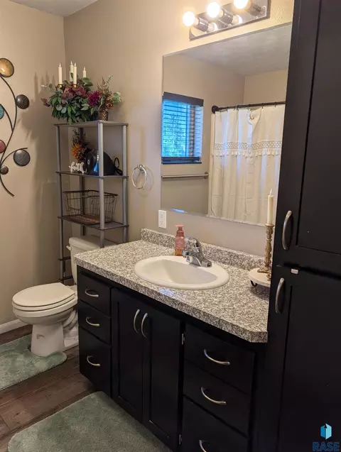 Bath - 421 6th St SE, Highmore, SD 57345 photo 2 of 5