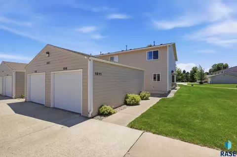 1811 S Sertoma Ave #106, Sioux Falls, SD 57106