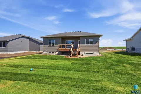 Exterior - 1501 E Carol St, Sioux Falls, SD 57104 photo 3 of 5