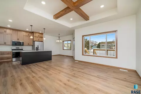 Living - 1501 E Carol St, Sioux Falls, SD 57104 photo 2 of 2