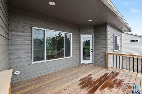 Exterior - 1501 E Carol St, Sioux Falls, SD 57104 photo 2 of 5