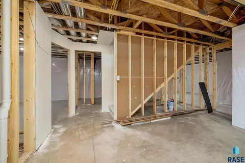 Entry Way - 1501 E Carol St, Sioux Falls, SD 57104 photo 2 of 2