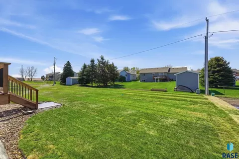 Exterior - 1501 E Carol St, Sioux Falls, SD 57104 photo 4 of 5