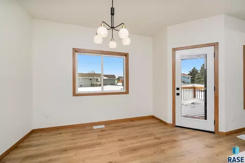 Dining - 1501 E Carol St, Sioux Falls, SD 57104 photo 1 of 1