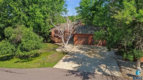 48016 Oak Trail Pl, Sioux Falls, SD 57108