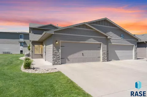 4430 W Kinsley Pl, Sioux Falls, SD 57108