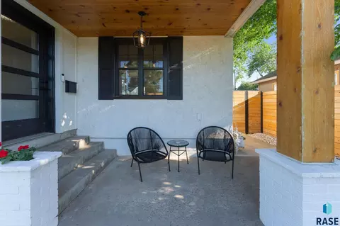Exterior - 529 E 20th St, Sioux Falls, SD 57105 photo 2 of 13
