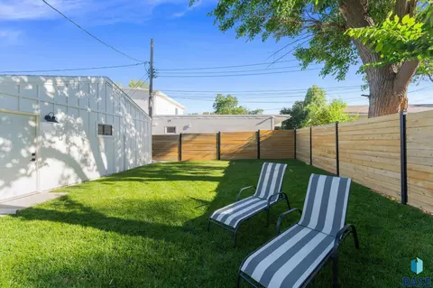 Exterior - 529 E 20th St, Sioux Falls, SD 57105 photo 9 of 13
