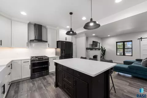 Kitchen - 529 E 20th St, Sioux Falls, SD 57105 photo 5 of 7
