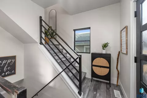 Entry Way - 529 E 20th St, Sioux Falls, SD 57105 photo 3 of 3