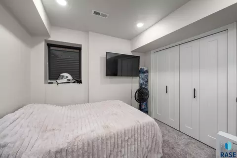 Bedroom - 529 E 20th St, Sioux Falls, SD 57105 photo 8 of 9