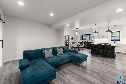 Living - 529 E 20th St, Sioux Falls, SD 57105 photo 2 of 2