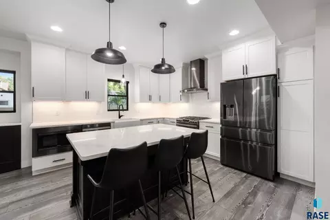Kitchen - 529 E 20th St, Sioux Falls, SD 57105 photo 1 of 7