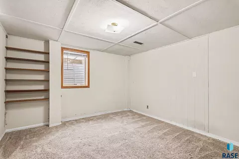 Bedroom - 712 N Summit Ave, Madison, SD 57042 photo 1 of 11