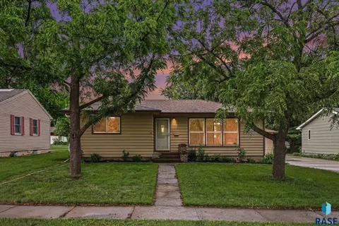 Other - 712 N Summit Ave, Madison, SD 57042 photo 1 of 6
