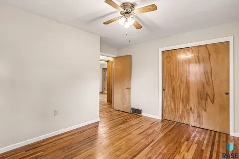 Bedroom - 712 N Summit Ave, Madison, SD 57042 photo 3 of 11