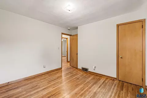 Bedroom - 712 N Summit Ave, Madison, SD 57042 photo 5 of 11