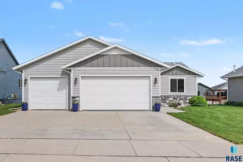 4004 S Infield Ave, Sioux Falls, SD 57110