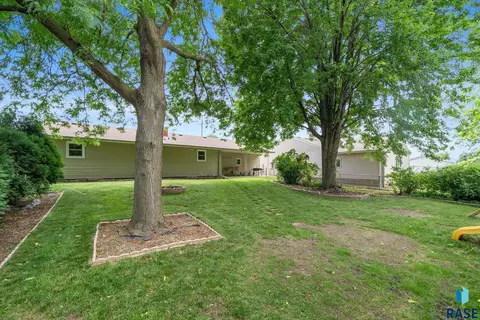 Exterior - 805 N Dakota St, Canton, SD 57013 photo 7 of 8