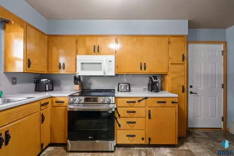 Kitchen - 805 N Dakota St, Canton, SD 57013 photo 1 of 2