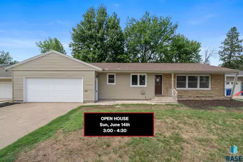 805 N Dakota St, Canton, SD 57013