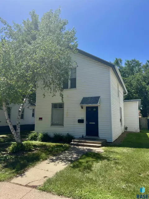 413 S Walts Ave, Sioux Falls, SD 57104