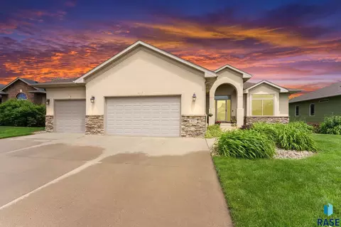 810 Fox Ct, Tea, SD 57064