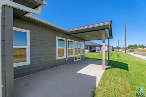 Exterior - 908 S Tinley Ave, Brandon, SD 57005 photo 3 of 5