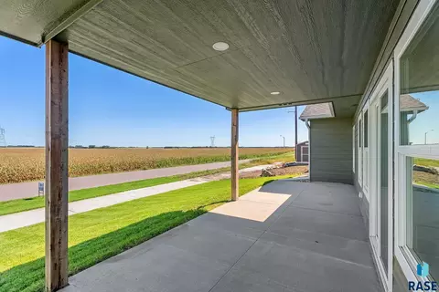 Exterior - 908 S Tinley Ave, Brandon, SD 57005 photo 4 of 5