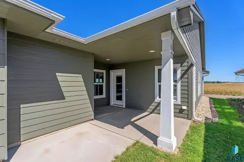Exterior - 908 S Tinley Ave, Brandon, SD 57005 photo 2 of 5