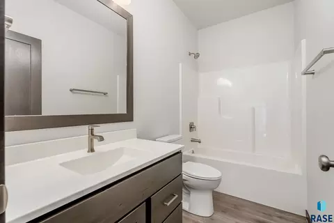Bath - 908 S Tinley Ave, Brandon, SD 57005 photo 4 of 4