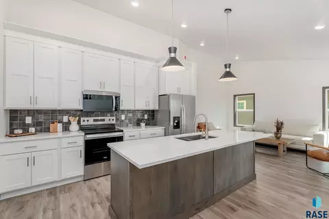 Kitchen - 908 S Tinley Ave, Brandon, SD 57005 photo 2 of 2