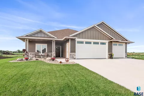 325 E 8th St, Tea, SD 57064